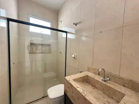 CASA À VENDA NO BAIRRO IPIRANGA EM PATROCÍNIO-MG.