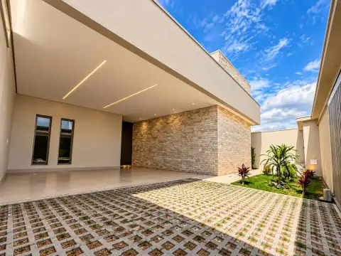 IMÓVEL DE ALTO PADRÃO COM EXCELENTE LOCALIZAÇÃO NO BAIRRO MARTIM GALLEGO EM PATROCÍNIO-MG.