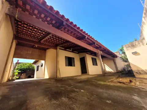 CASA RESIDENCIAL NO BAIRRO JARDIM IPIRANGA EM PATROCÍNIO-MG.