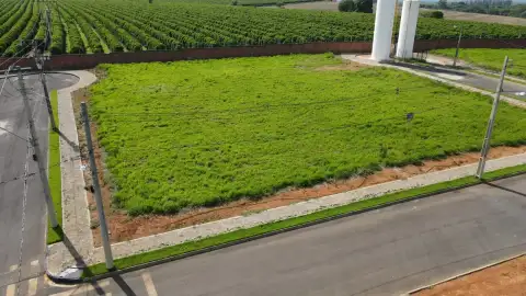 LOTE PRIVILEGIADO NO CONDOMINIO FECHADO ROYAL PARK EM PATROCÍNIO-MG