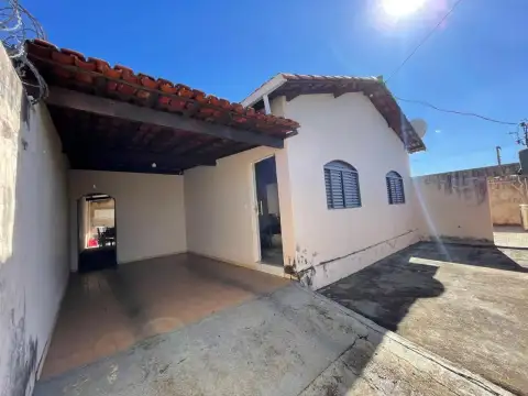IMÓVEL COM PISCINA NO BAIRRO SÃO CRISTOVÃO EM PATROCÍNIO-MG