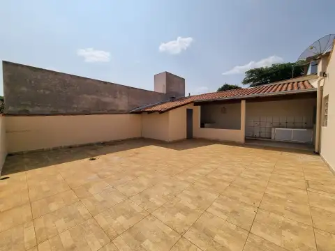 CASA NO BAIRRO MORADA NOVA EM PATROCÍNIO-MG.
