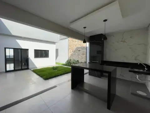 IMÓVEL NOVO COM EXCELENTE LOCALIZAÇÃO NO BAIRRO JARDIM DAS OLIVEIRAS EM PATROCÍNIO-MG