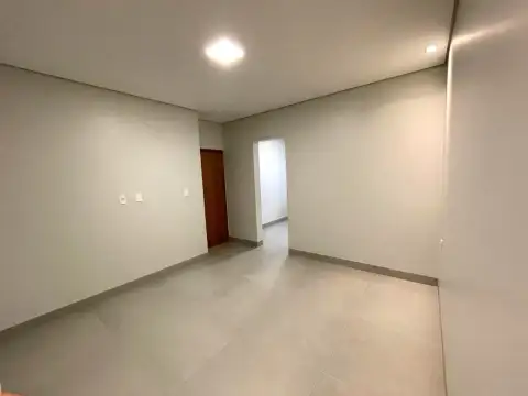 IMÓVEL NOVO COM EXCELENTE PADRÃO DE ACABAMENTO NO BAIRRO MATINHA EM PATROCÍNIO-MG
