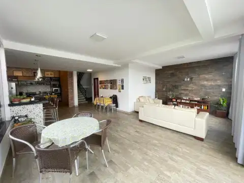 IMÓVEL COM EXCELENTE LOCALIZAÇÃO NO BAIRRO CIDADE JARDIM EM PATROCÍNIO-MG.