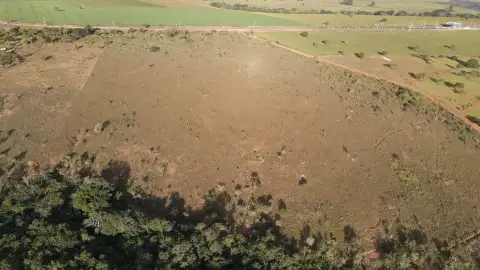 EXCELENTE SÍTIO ÀS MARGENS DA RODOVIA