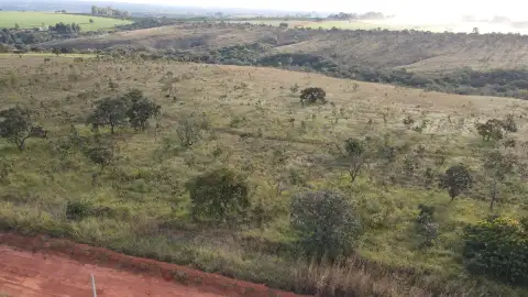 EXCELENTE SÍTIO ÀS MARGENS DA RODOVIA