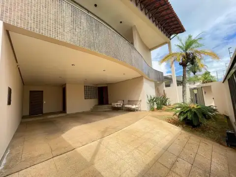 IMÓVEL DE LUXO COM LOCALIZAÇÃO PRIVILEGIADA NO CENTRO DE PATROCÍNIO-MG