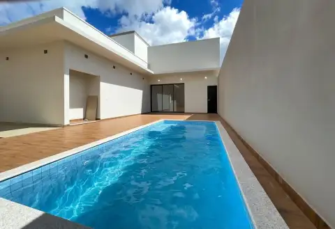 OPORTUNIDADE EXCLUSIVA PARA QUEM BUSCA ESPAÇO E LAZER COMPLETO NO BAIRRO CHACARA FLORA EM PATROCÍNIO-MG