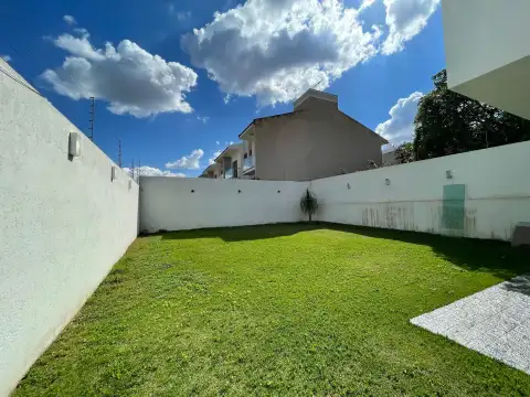 OPORTUNIDADE À VENDA NO BAIRRO SÃO VICENTE: IMÓVEL DE ALTO PADRÃO COM AMPLO TERRENO.