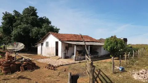 FAZENDA DE DUPLA APTIDÃO COM EXTRAÇÃO DE AREIA EM COROMANDEL
