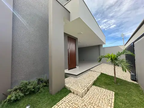 LINDA RESIDÊNCIA DE ALTO PADRÃO À VENDA NO BAIRRO CONSTANTINO EM PATROCÍNIO-MG.