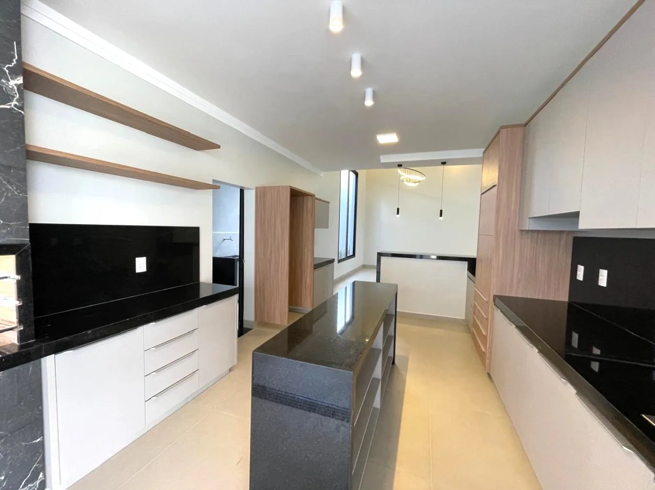 IMÓVEL NOVO COM EXCELENTE PADRÃO DE ACABAMENTO NO BAIRRO MATINHA EM PATROCÍNIO-MG
