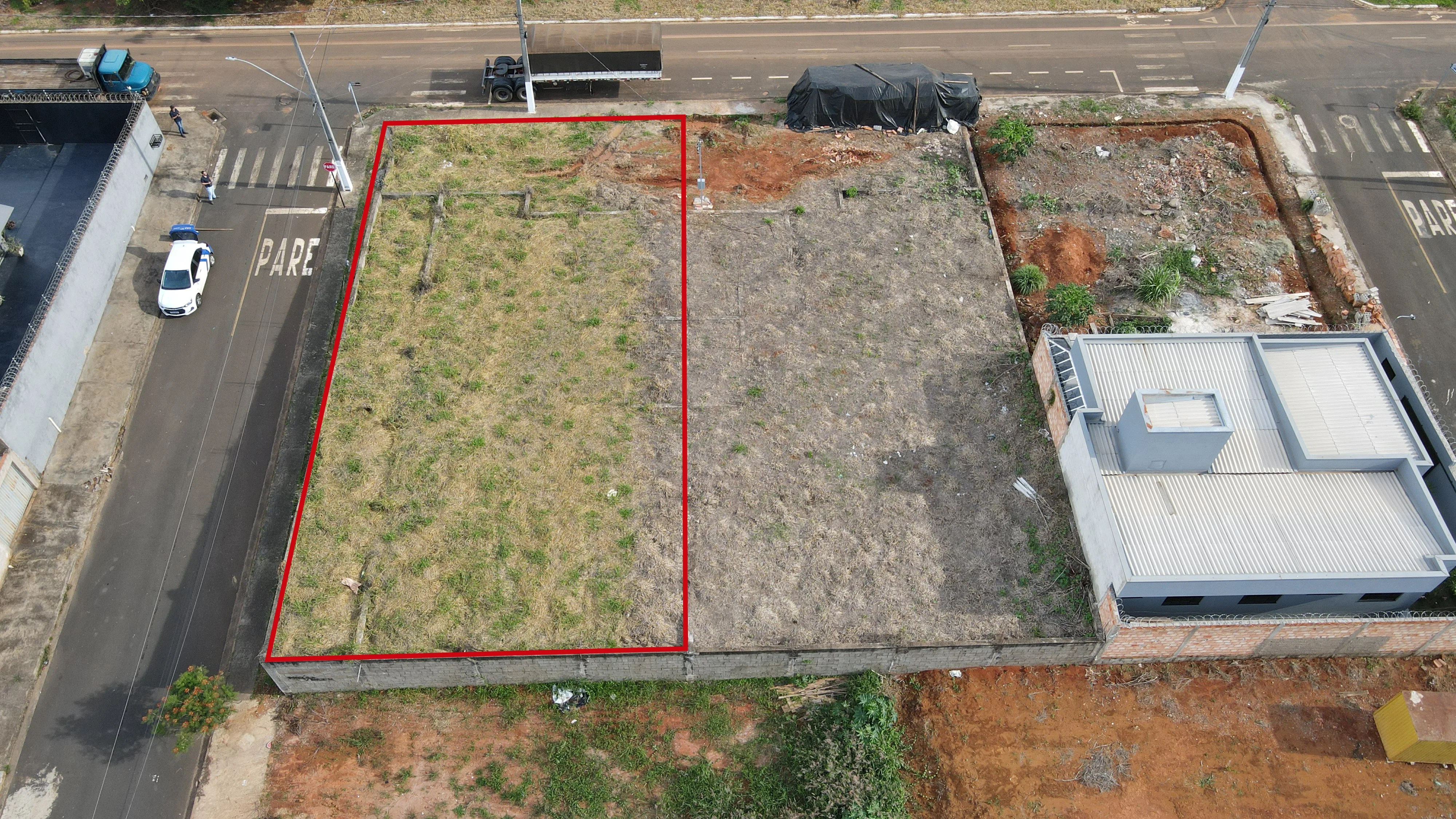 VENDE-SE TERRENO EM AVENIDA NO BAIRRO NEW GOLDEN EM PATROCÍNIO-MG: