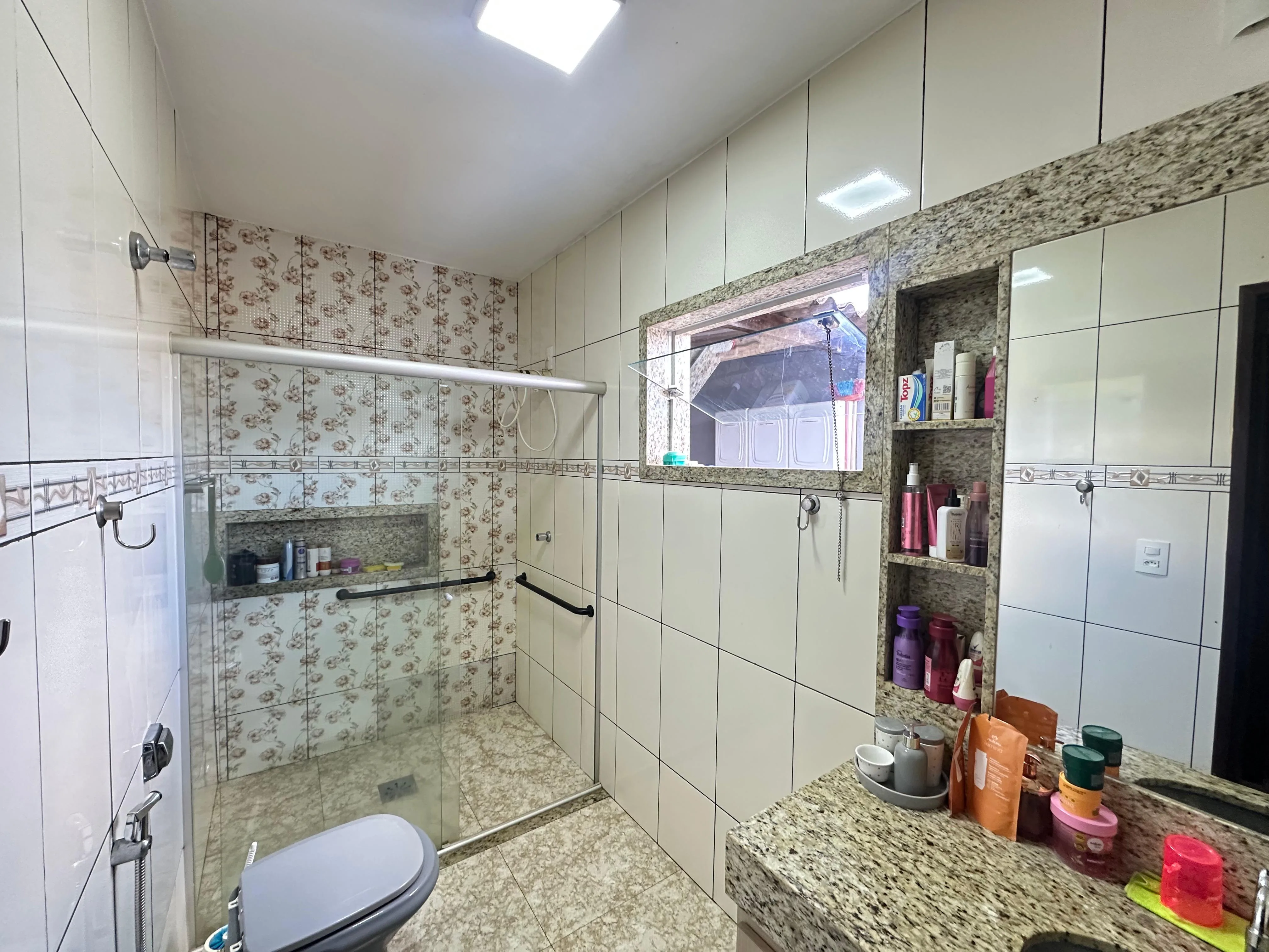 OPORTUNIDADE SOBRADO E PONTO COMERCIAL A VENDA NO BAIRRO BOA ESPERANÇA EM PATROCÍNIO-MG