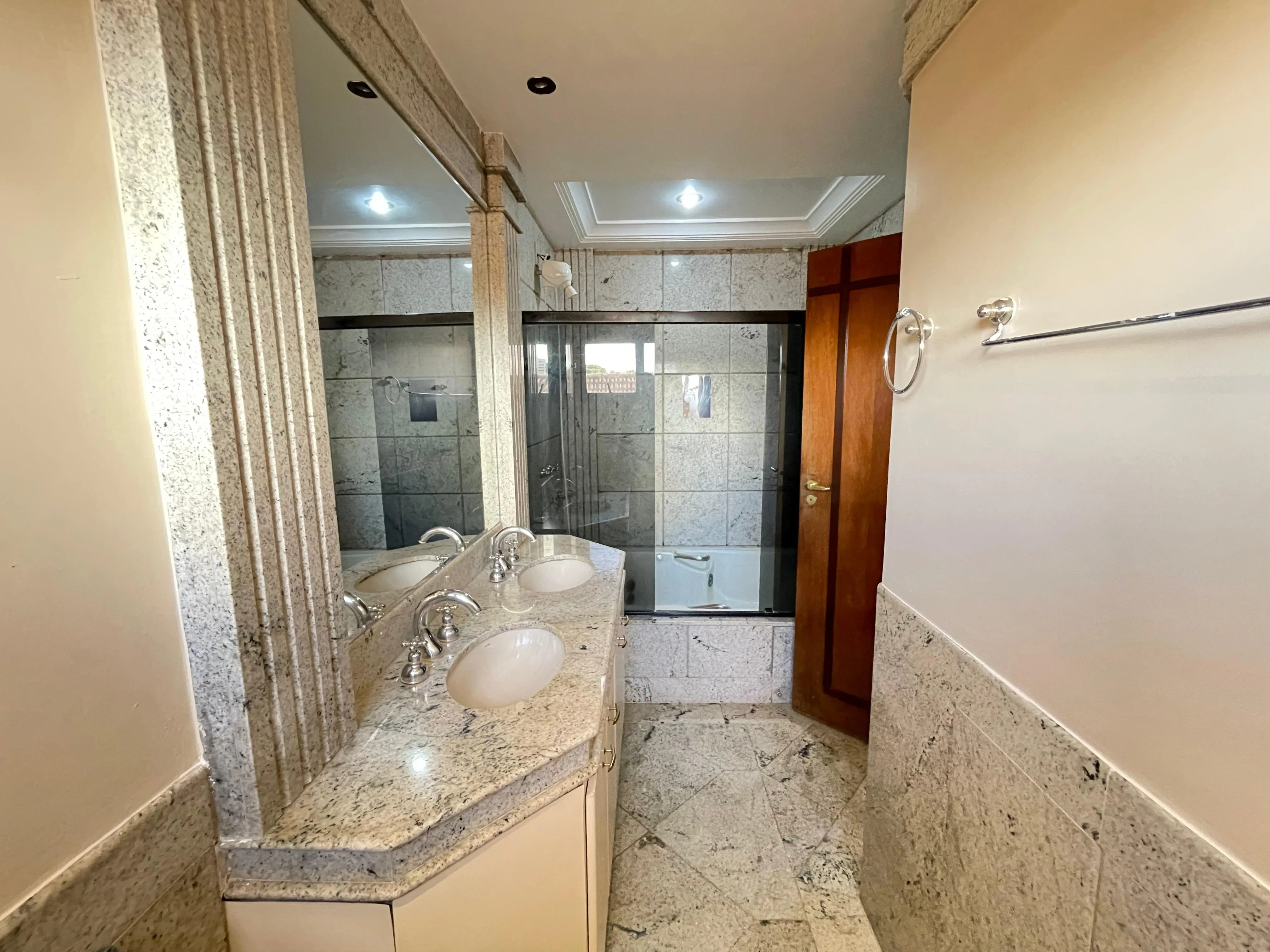 IMÓVEL DE LUXO COM LOCALIZAÇÃO PRIVILEGIADA NO CENTRO DE PATROCÍNIO-MG