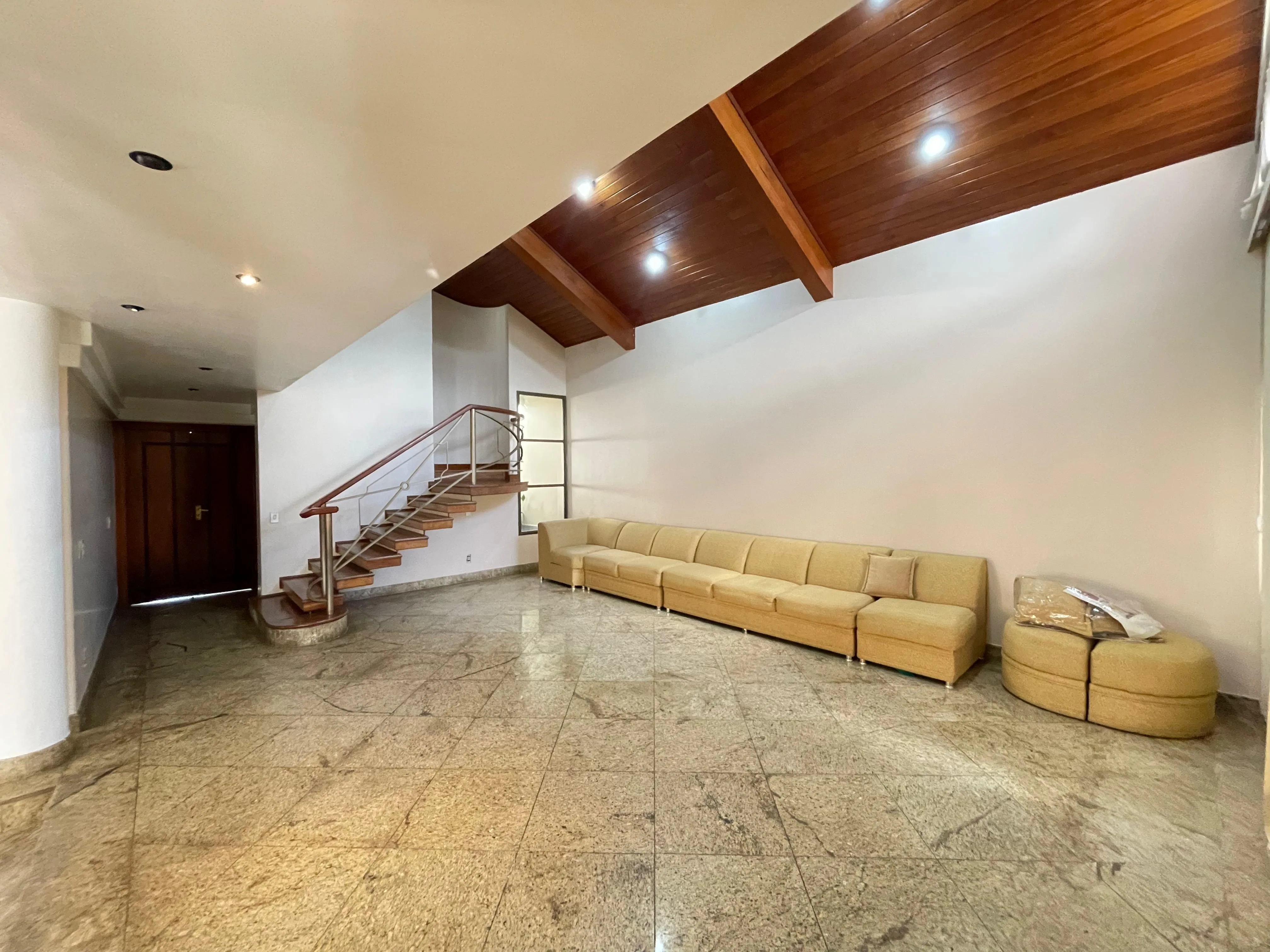 IMÓVEL DE LUXO COM LOCALIZAÇÃO PRIVILEGIADA NO CENTRO DE PATROCÍNIO-MG