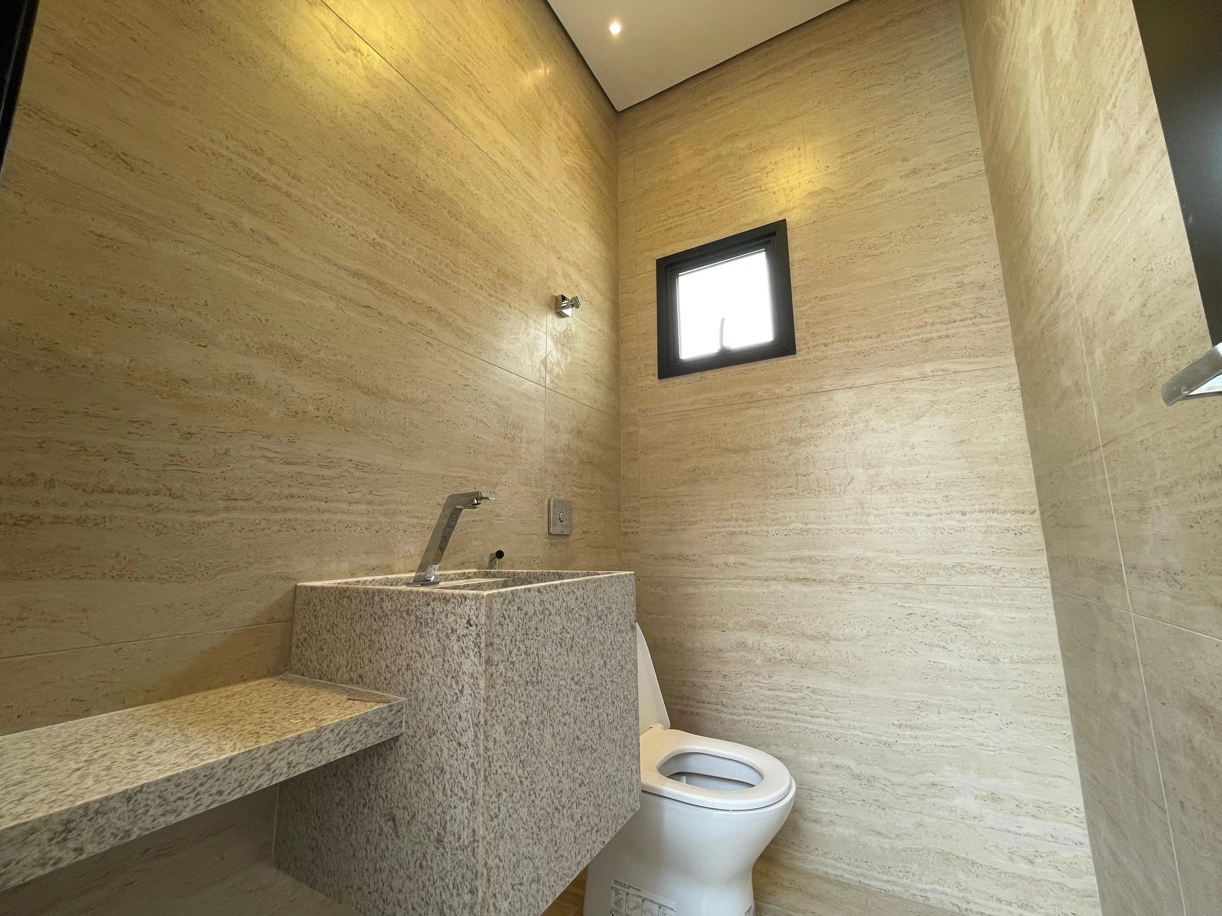 OPORTUNIDADE EXCLUSIVA PARA QUEM BUSCA ESPAÇO E LAZER COMPLETO NO BAIRRO CHACARA FLORA EM PATROCÍNIO-MG