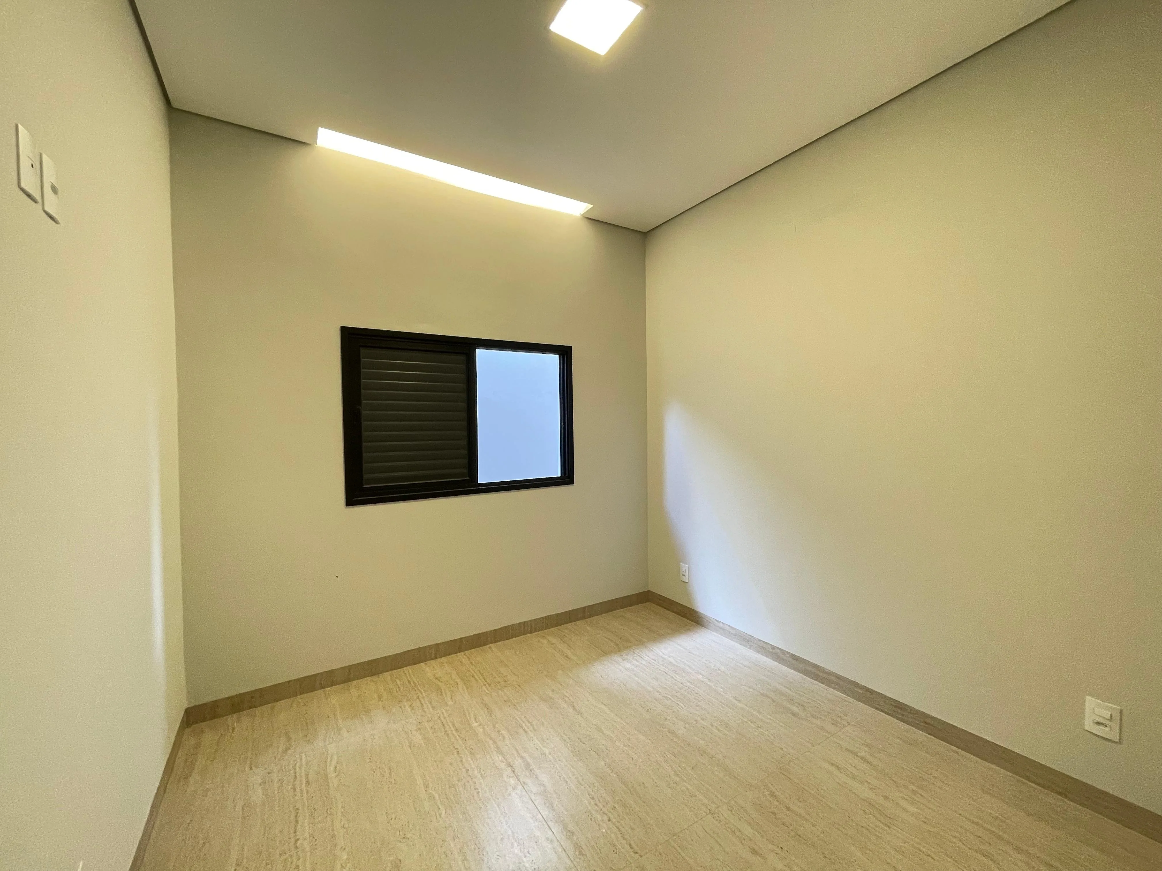 OPORTUNIDADE EXCLUSIVA PARA QUEM BUSCA ESPAÇO E LAZER COMPLETO NO BAIRRO CHACARA FLORA EM PATROCÍNIO-MG