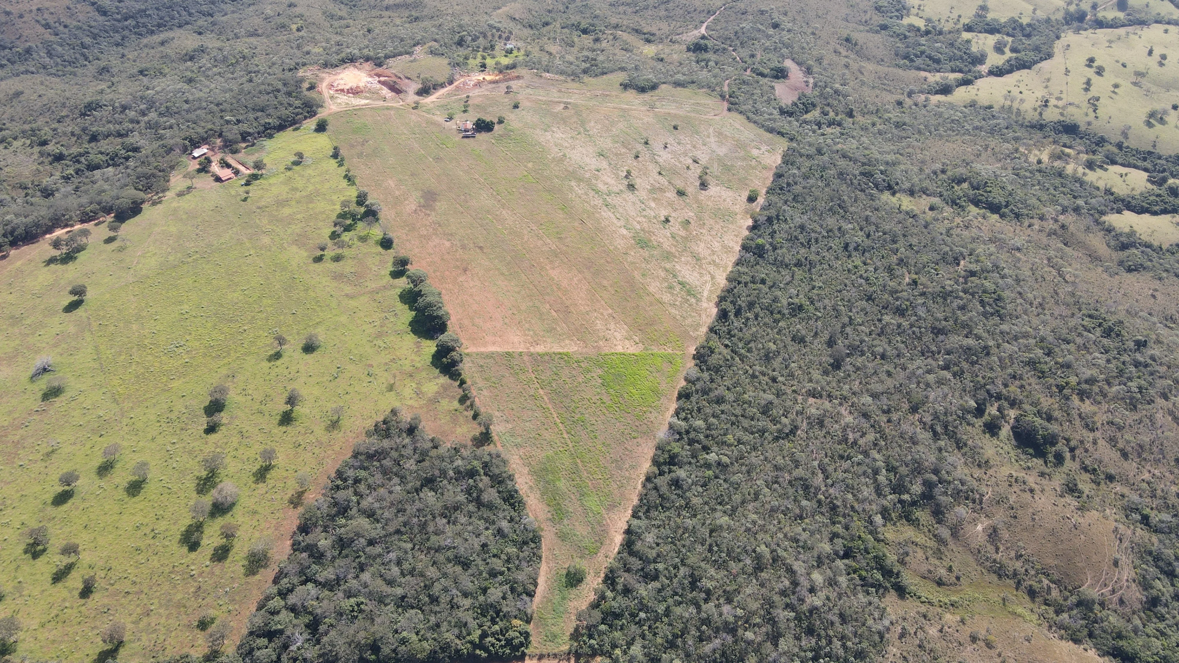 FAZENDA DE DUPLA APTIDÃO COM EXTRAÇÃO DE AREIA EM COROMANDEL