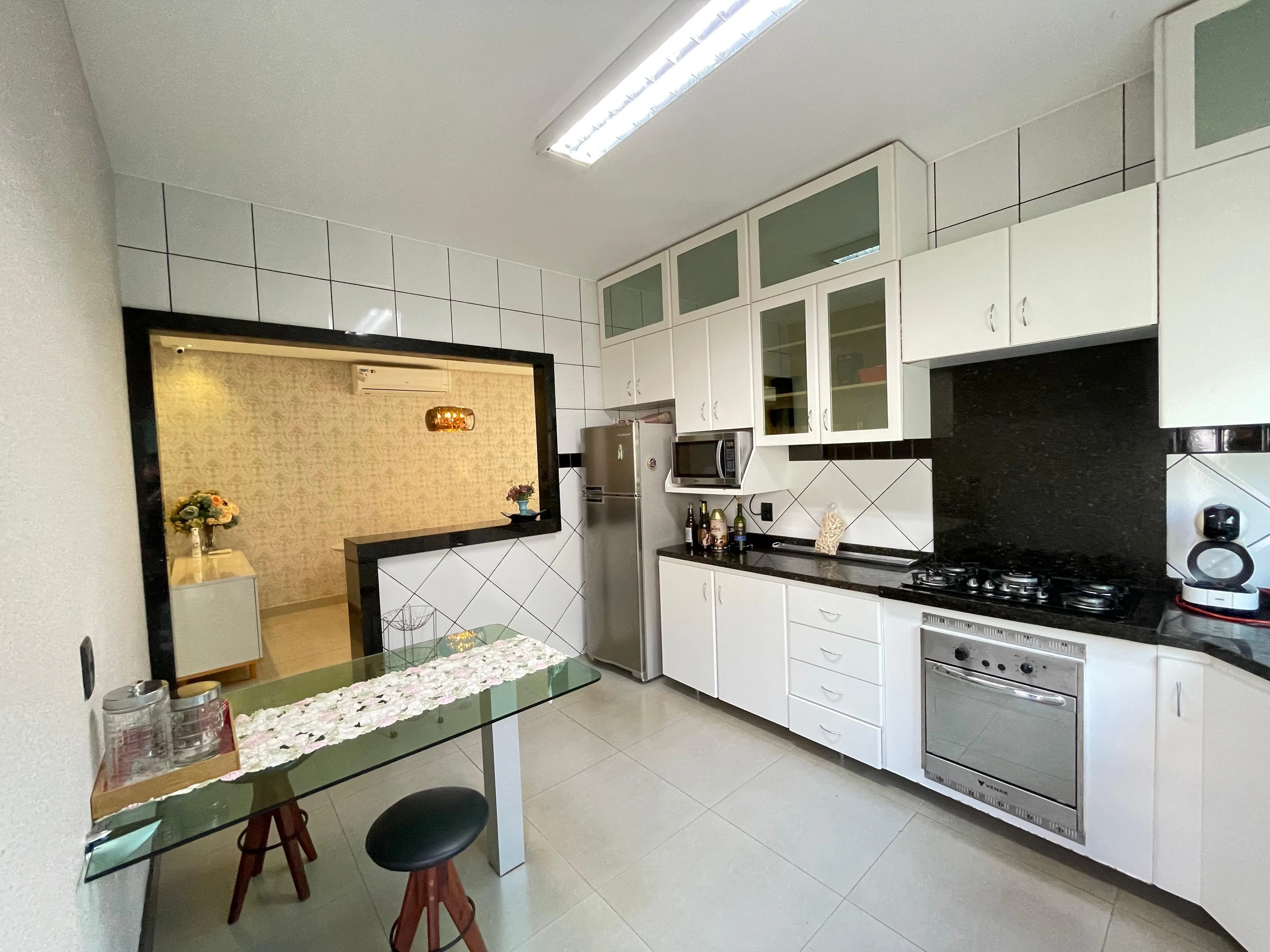 OPORTUNIDADE À VENDA NO BAIRRO SÃO VICENTE: IMÓVEL DE ALTO PADRÃO COM AMPLO TERRENO.