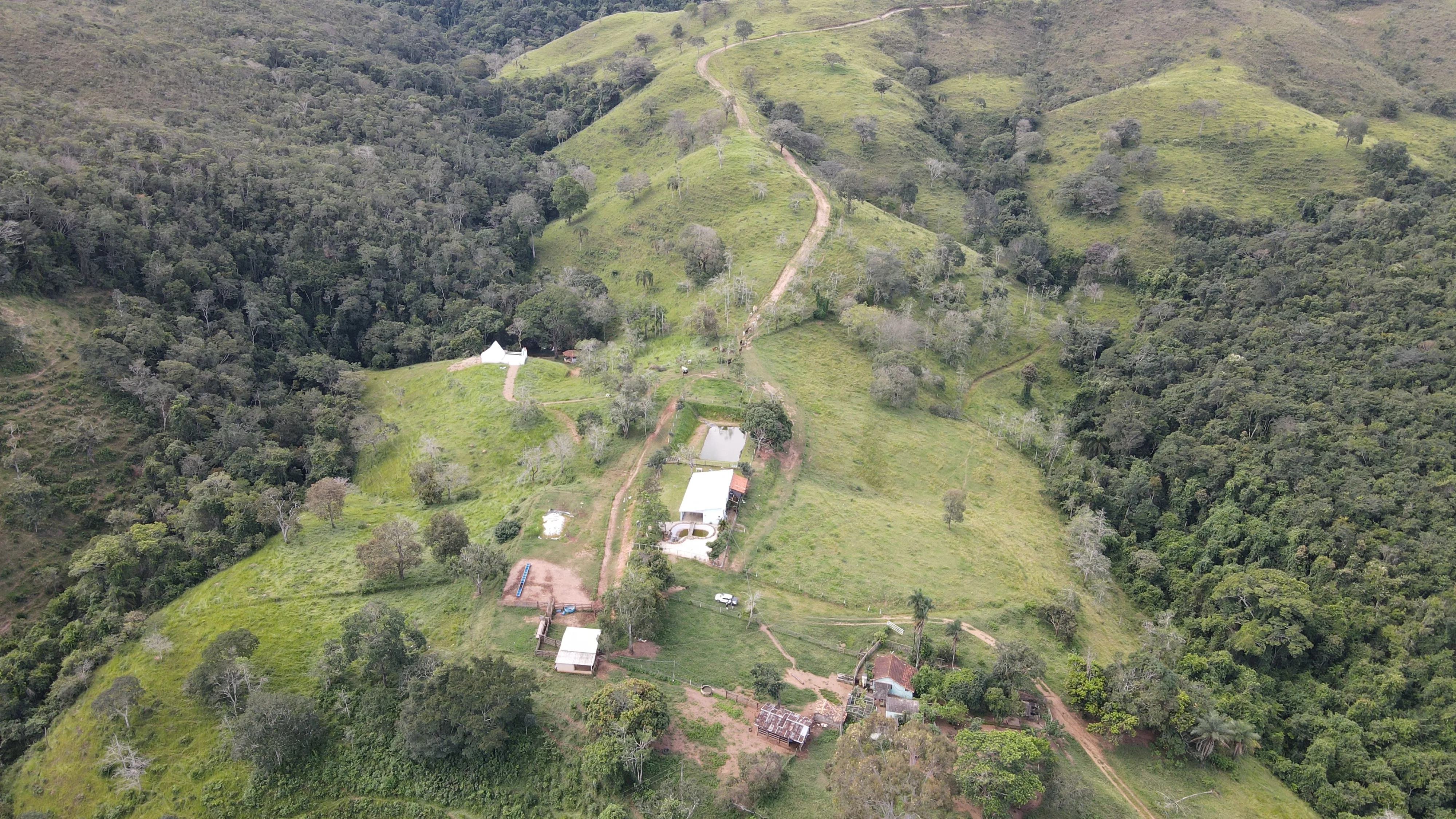 FAZENDA PARA CRIAÇÃO DE GADO COM LAZER FANTÁSTICO